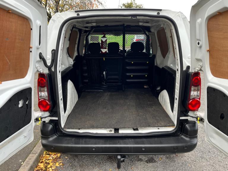2018 68 PEUGEOT PARTNER 1.6 BLUEHDI 651 SE L1 H1 WHITE PANEL VAN 1 OWNER FSH