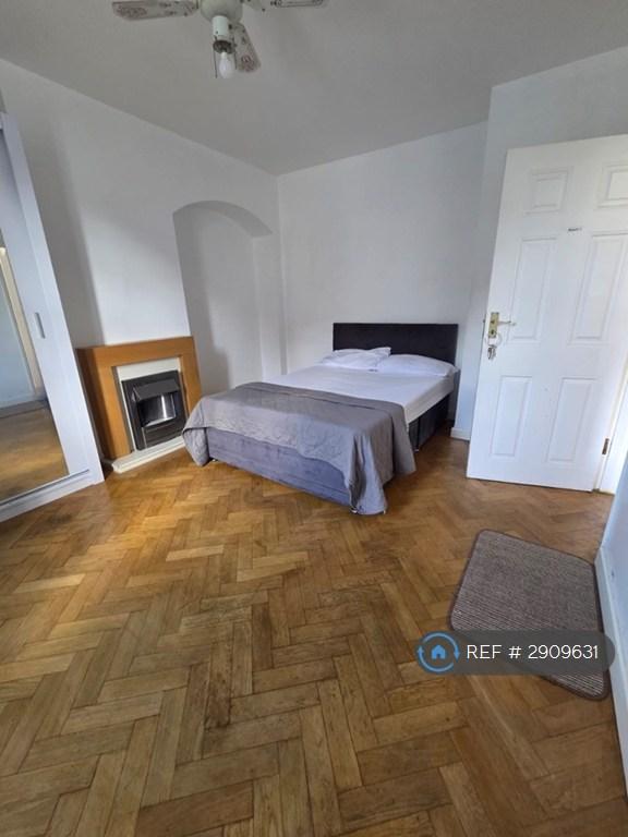 1 bedroom in Farmfield Road, Bromley, BR1 (#2909631)