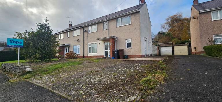 3 Bed Semi Detatched Large House For Sale