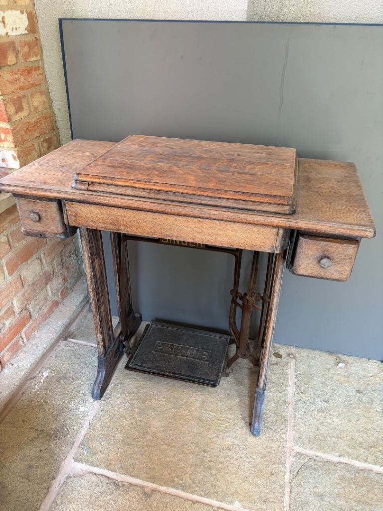 Vintage singer sewing machine table with sewing machine 