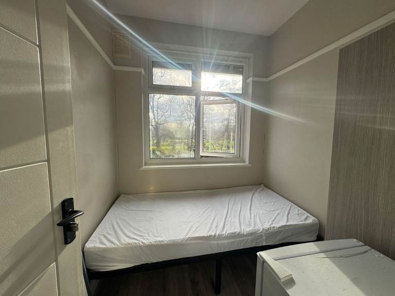 🌷Sunny Room Available🧘🏻‍♀️Offers Privacy & Garden – White Hart Lane!