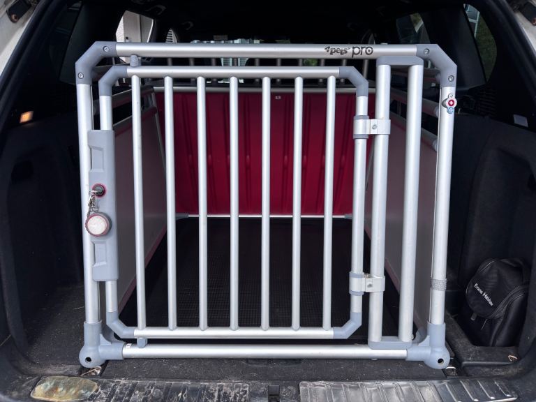 4Pets Pro4 Medium dog crate for car