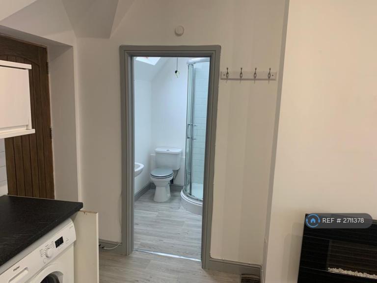 1 bedroom flat in Castle Street, Hinckley, LE10 (1 bed) (#2711378)