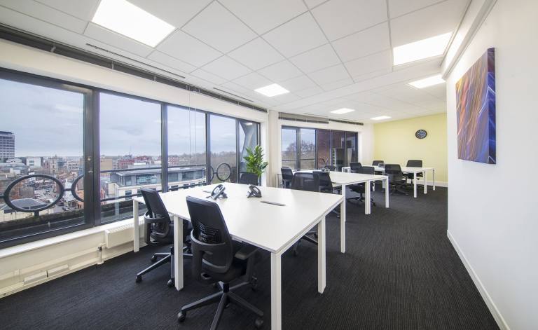 Bristol - BS1 4DJ \ Serviced Office for Rent with 5-Desk Capacity