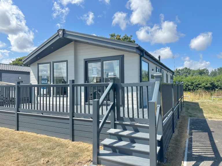 🌟 BRAND NEW LUXURY LODGE FOR SALE | FREE 2026 & 2027 PITCH FEES | BROADLAND SANDS 🌟