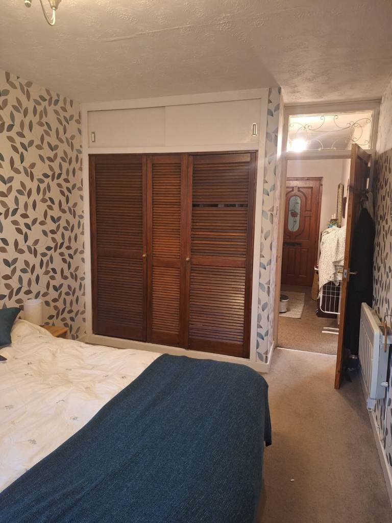 Lovely 2 bedroom with balcony near QUEH