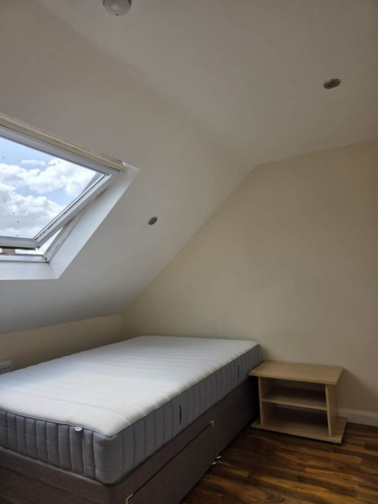 Seperate and Spacious 1 Bed Flat available for Rent in - SW16 4QA