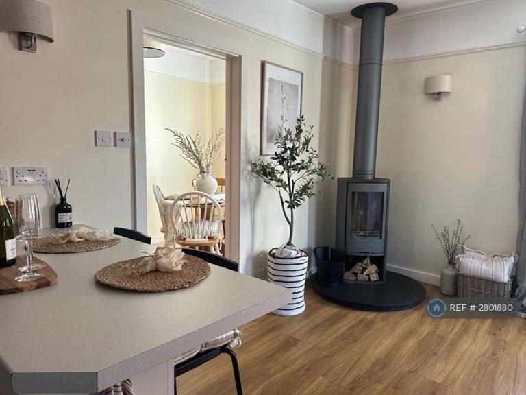 2 bedroom flat in Stableyard Cottages, Didlington, IP26 (2 bed) (#2801880)