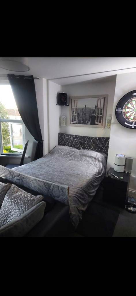 Fishponds Large self/contained double studio with own en suite & kitchen