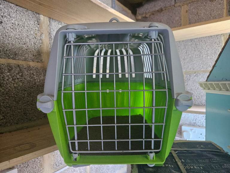 Cat, dog or pet carrier hard plastic for sale
