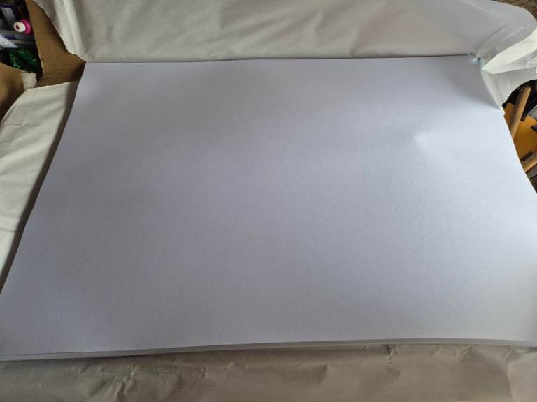 Approx 50 sheets high quality 60x90cm heavyweight cardstock suitable for painting (larger than A1)