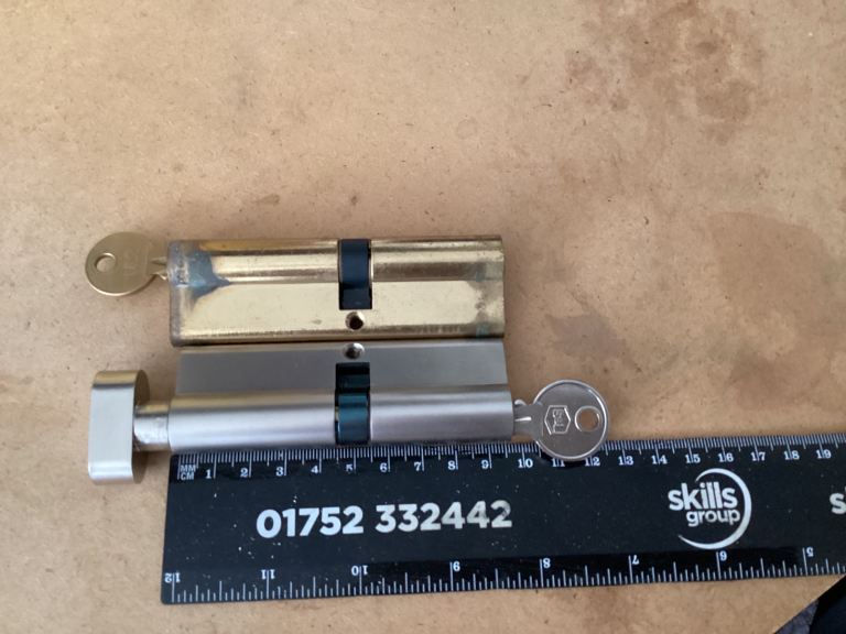 Door Cylinder Locks with Keys – Good Condition