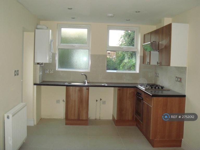 1 bedroom flat in Sunny Bank, London, SE25 (1 bed) (#2752012)