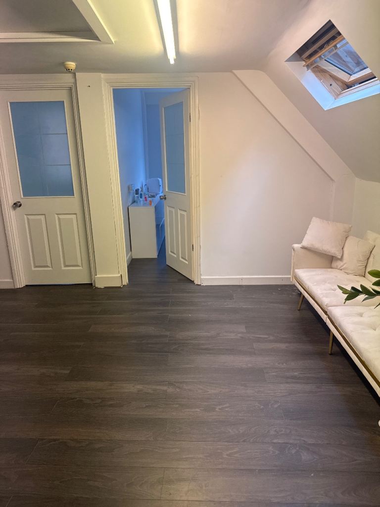2 Rooms Available to Rent in a Busy Barbershop 