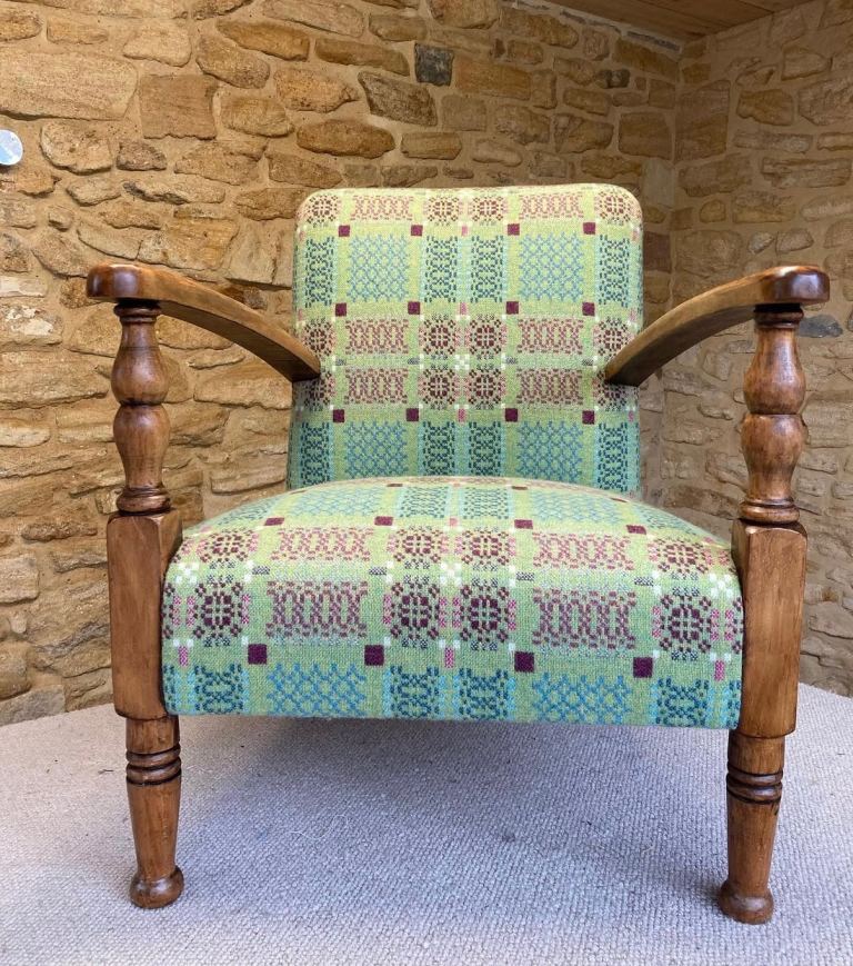 Small cute chair 