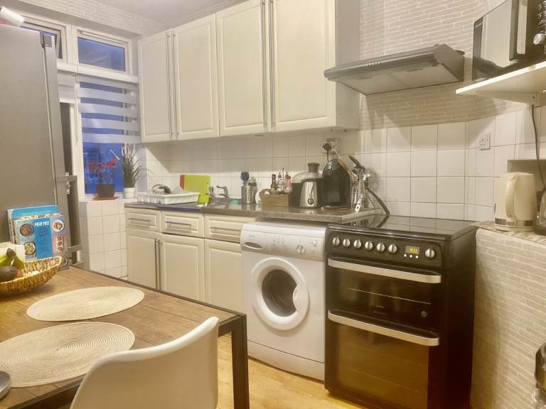 GREAT ROOM IN RUILSIP NR SHOPS & STATION