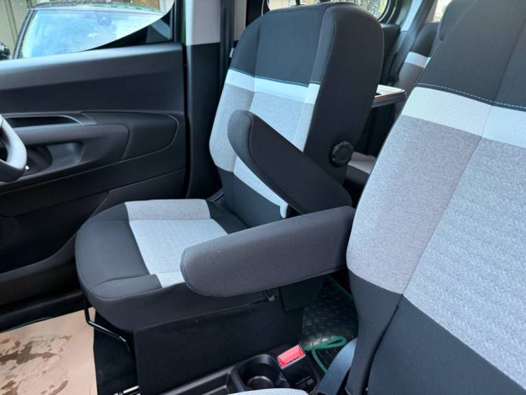 2025 Citroen Berlingo 100kW Plus XL 52kWh 5dr Auto [7 Seat] MPV ELECTRIC Automatic