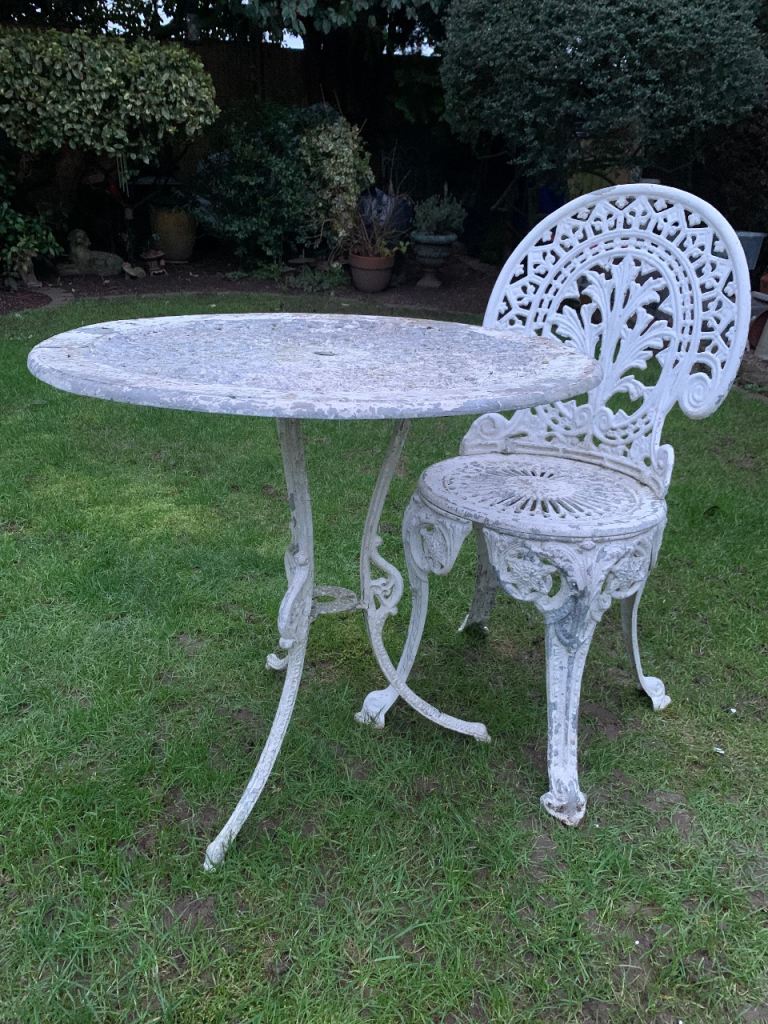 Metsl ornate garden table & 1 chair