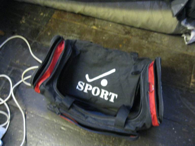 Black & Red SPORT Duffel Bag – Lightweight, Multi‑Pocket, Great Condition