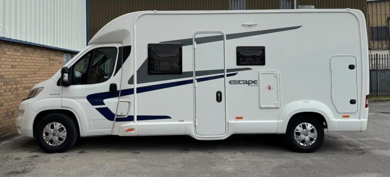 SWIFT ESCAPE 695 - 2017