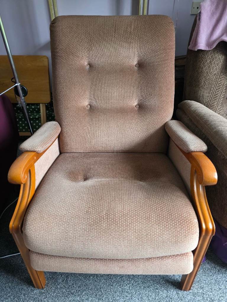 Comfy manual recliner chair