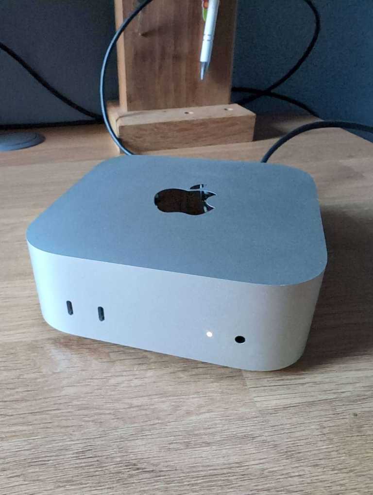 Bundle Apple Mac mini M4 512GB SSD 16GB Memory + Magic Keyboard and Magic Mouse