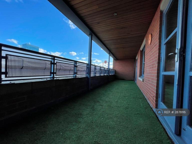 2 bedroom flat in Liverpool Road, Manchester, M3 (2 bed) (#2878116)