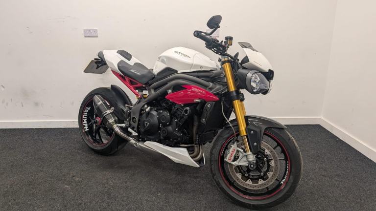 TRIUMPH SPEED TRIPLE R 1050 ** 12 MONTHS MOT - RIDER MODES - ABS **