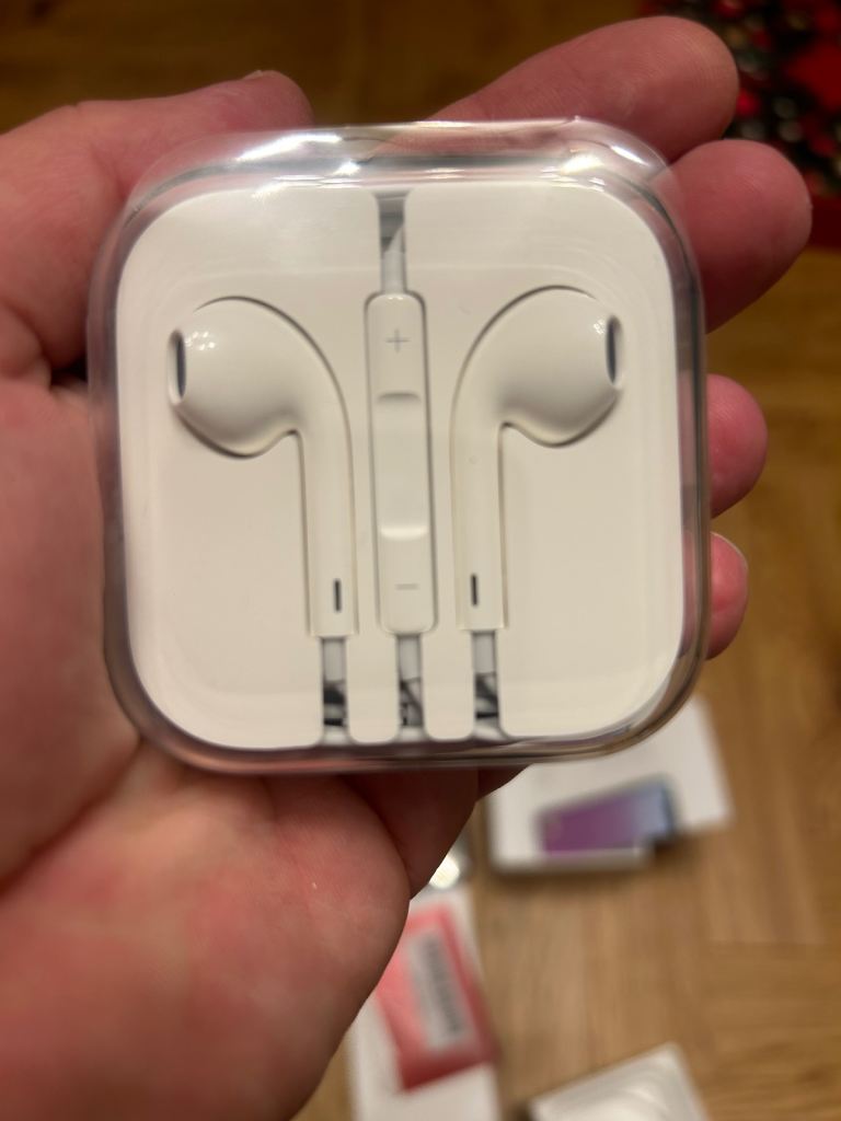 Apple iPhone xr boxed instructions white free case ear pod headphones 64gb phone 