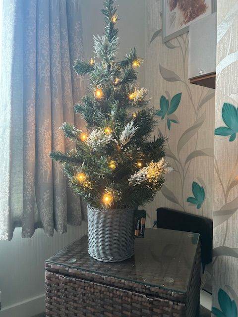 Pre lit Christmas tree, 75cm