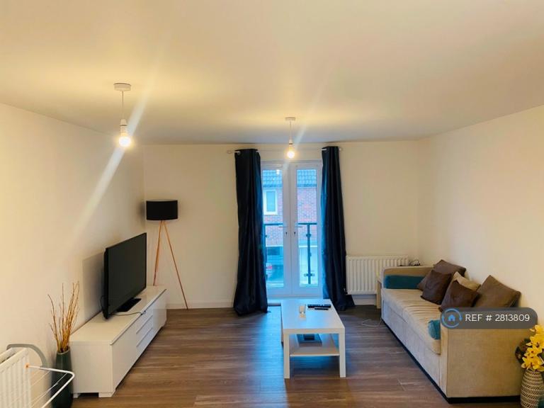 2 bedroom flat in Laurel Road, Minster On Sea, Sheerness, ME12 (2 bed) (#2813809)