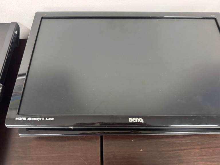 2 x Computer Screens GL2250 BenQ Screens