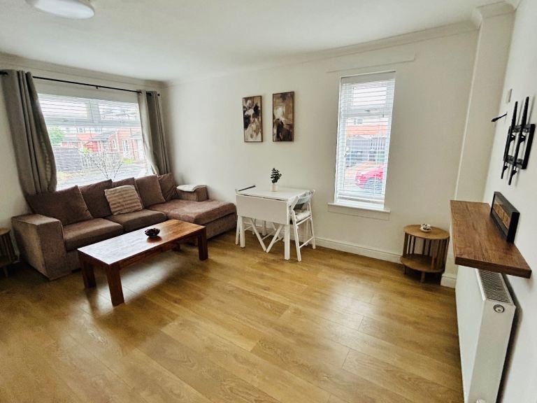 Beautifully presented 2 bed end terraced house 