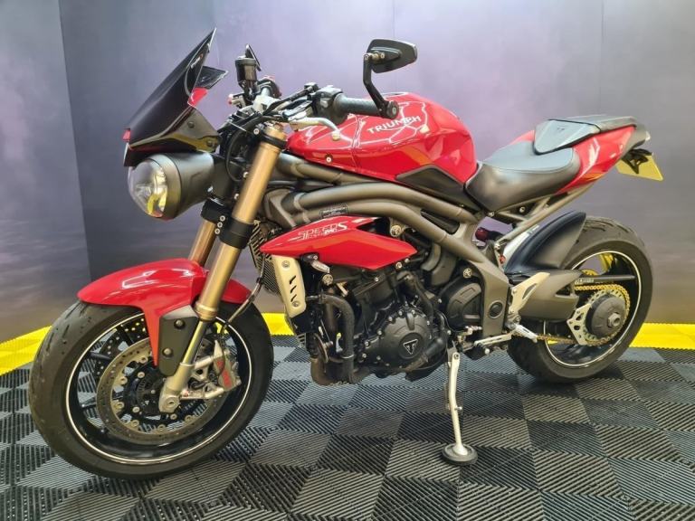 Triumph Speed Triple S 1050 Red