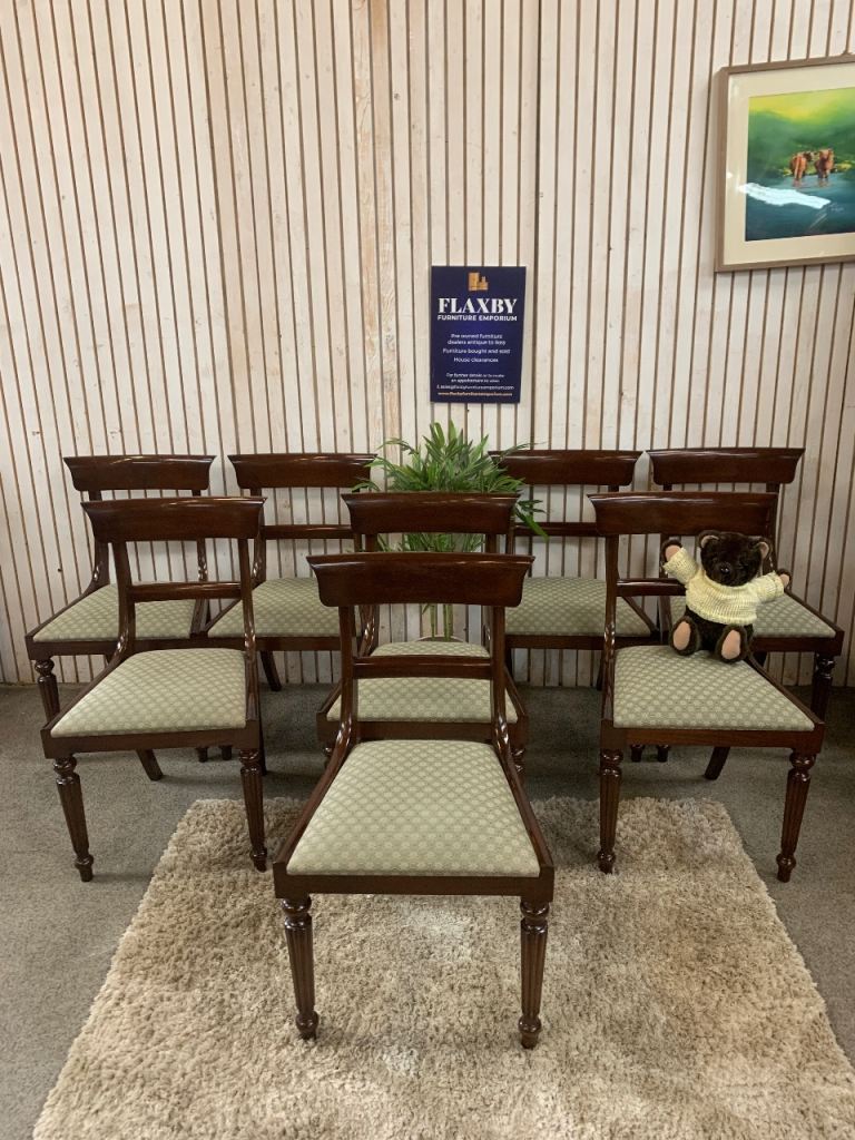 Set of 8 Regency Style Mahogany Bar-Back Dining Chairs – Fluted Legs – Fine Quality