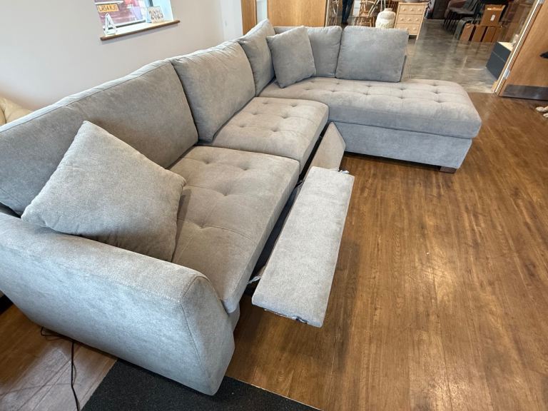 Thomasville Reclining Corner Sofa + local Delivery 