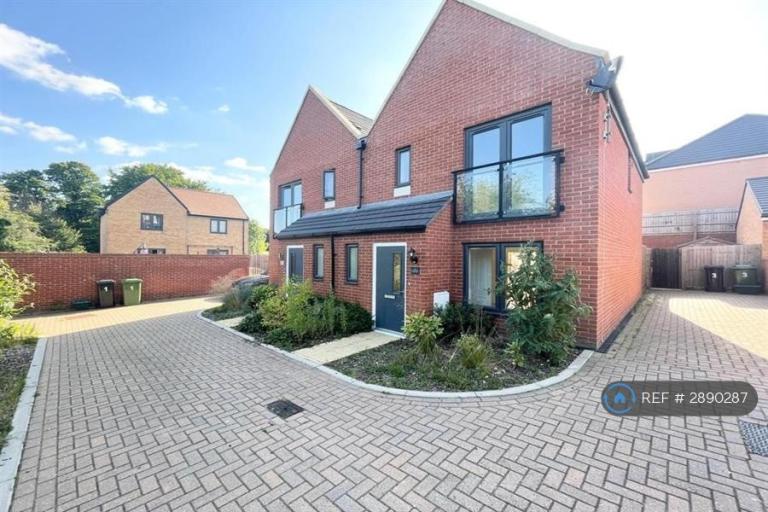 3 bedroom house in Don Allen Drive, Basingstoke, RG24 (3 bed) (#2890287)