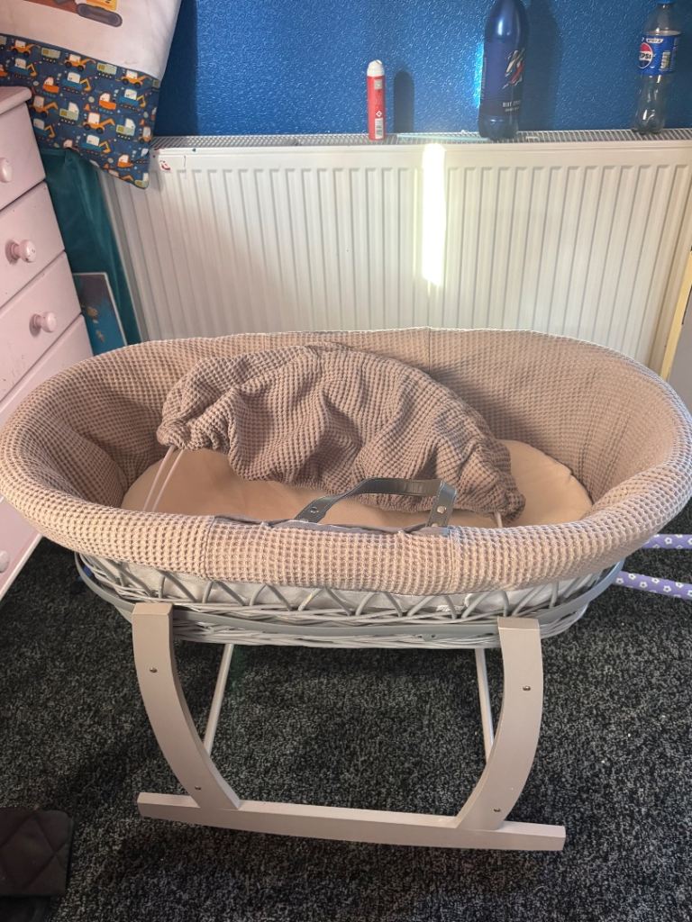 Moses Basket with Rocking Stand – Beige, Good Condition