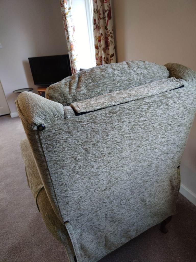 Comfortable Grey Fabric Recliner Armchair – Good Condition