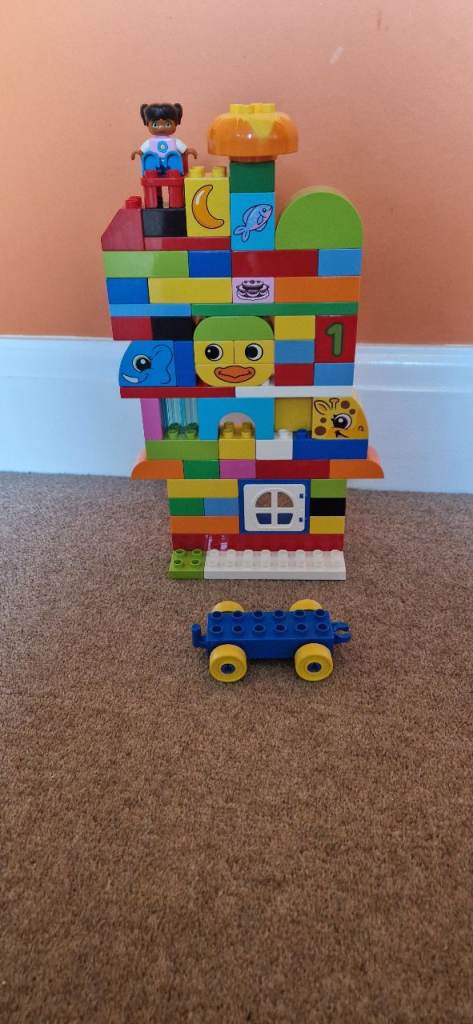 LEGO DUPLO BUILDING BRICKS. EXCELLENT CONDITION.
