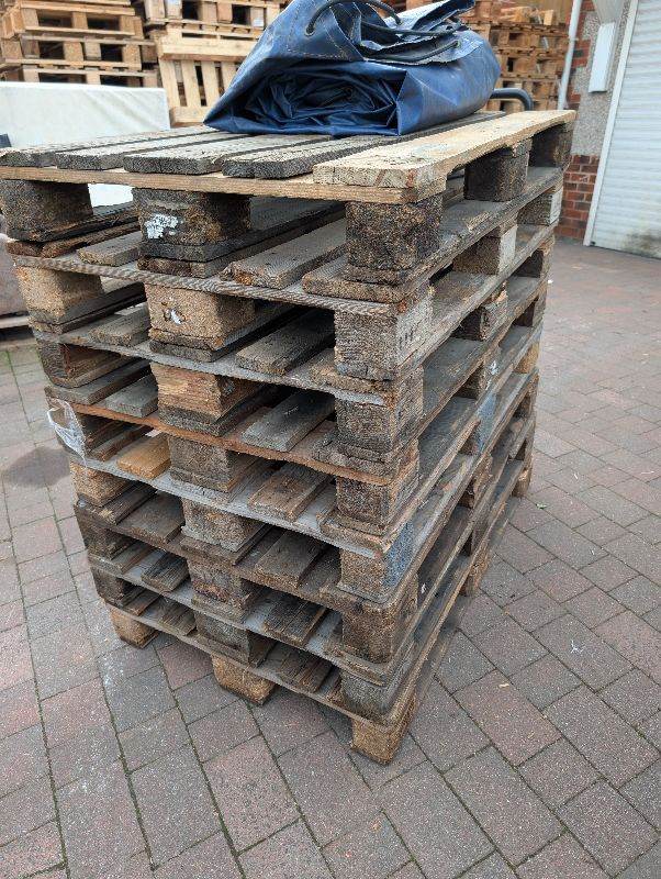8 Poor Quality Used Euro Pallets 1200mm x 800mm Ideal Warehouse Transport - Delivery Available.