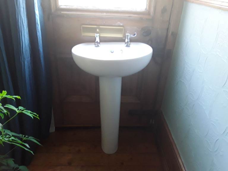Twyford Bathroom Pedestal  Sink and Taps