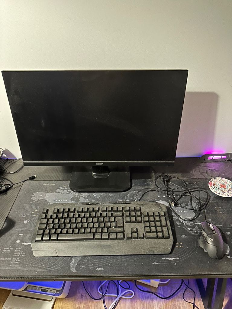 Acer monitor, keyboard and logitech mouse