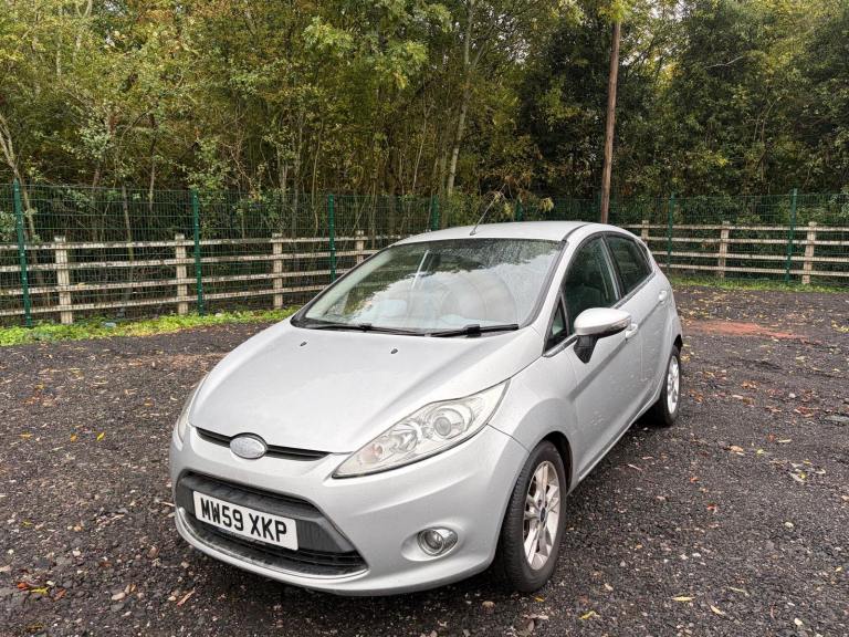 FORD FIESTA 1.2 ZETEC 59 REG SILVER 5 DOOR MOT JULY 20TH 2027 TAX £200 LOW INSURANCE 48+MPG