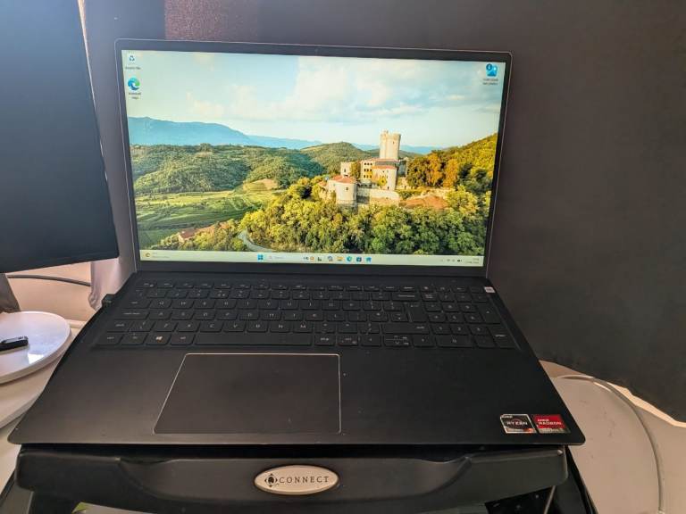 Dell Business Laptop Vostro 5515 - Ryzen 5 5500U 16Gb RAM 256GB Storage & Good battery