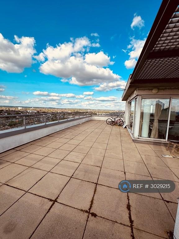 2 bedroom flat in Cityview Centreway Apartments, Ilford, IG1 (2 bed) (#3029215)