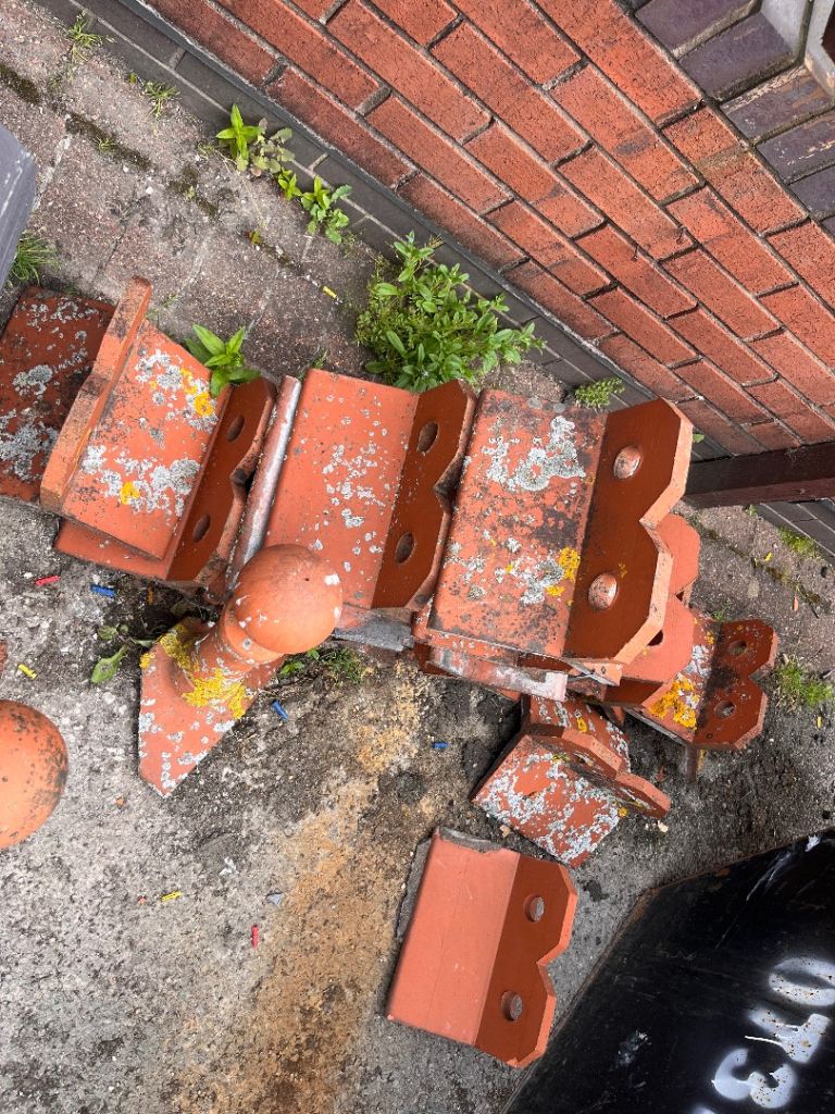 Ridge tiles and finials 