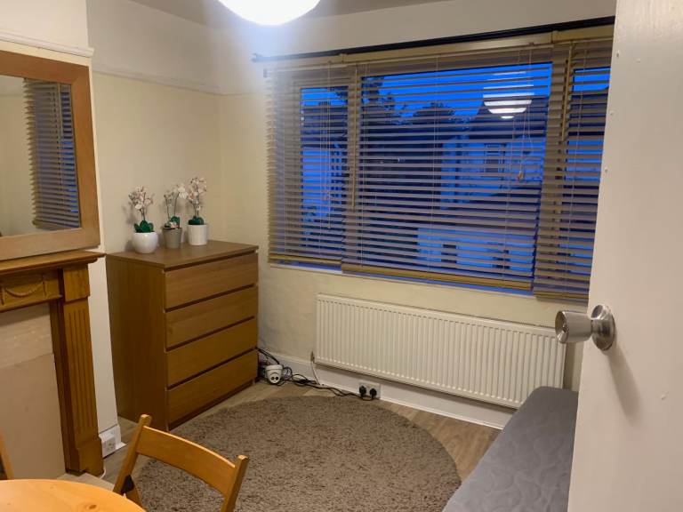 A furnished 3-bedroom maisonette with a private garden 