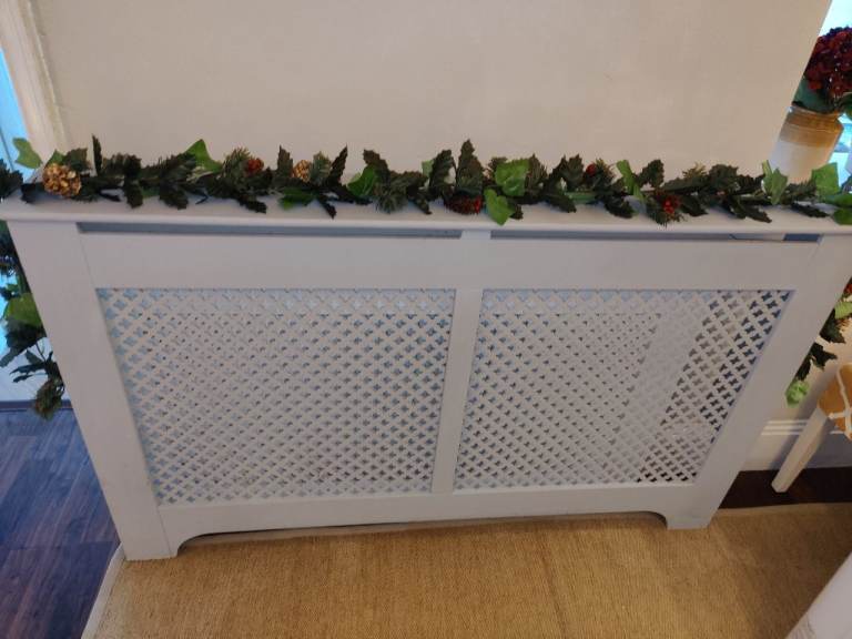 Long 2.4m Christmas Garland With Pine Cones & Red Berries 