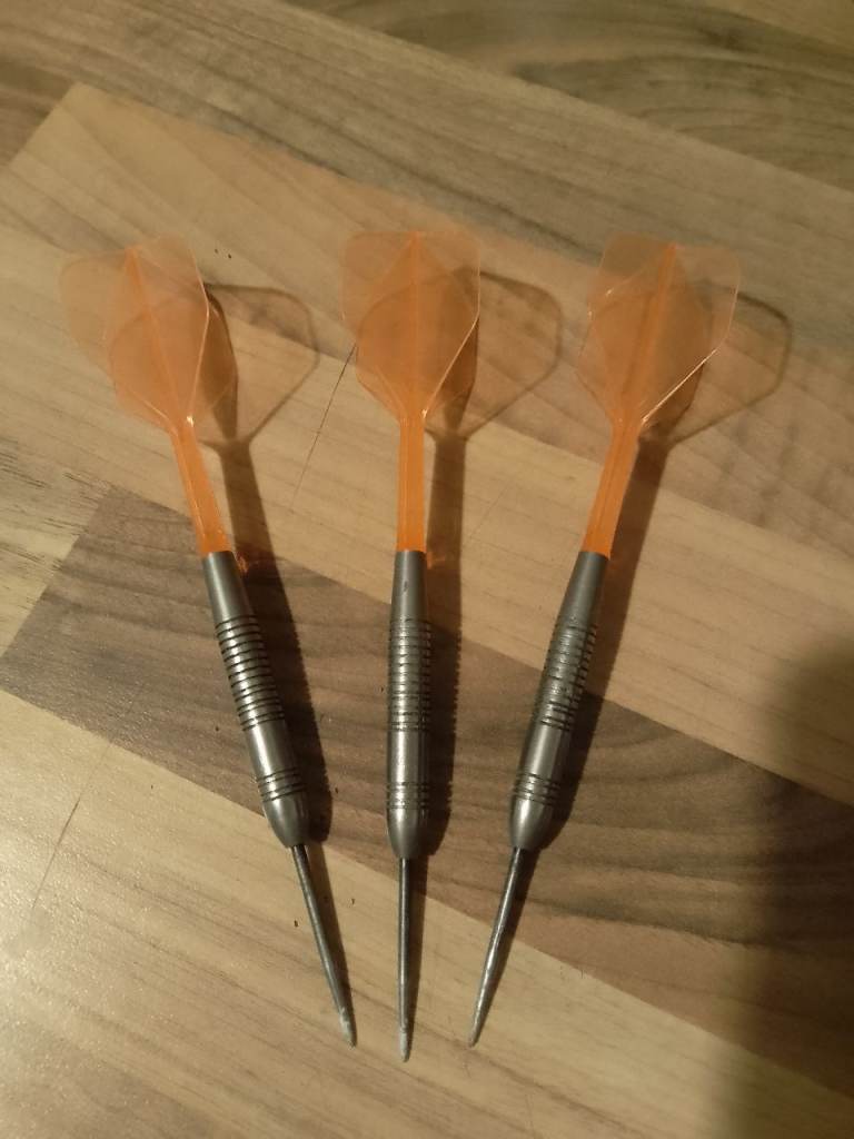 Harrows 25 gram genesis darts 